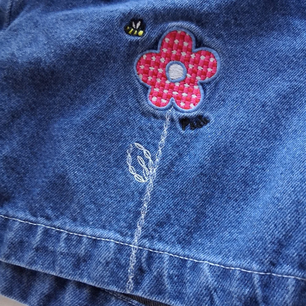 Pooh Shorts Womens Or Jr  9/10 - Picture 4 of 16